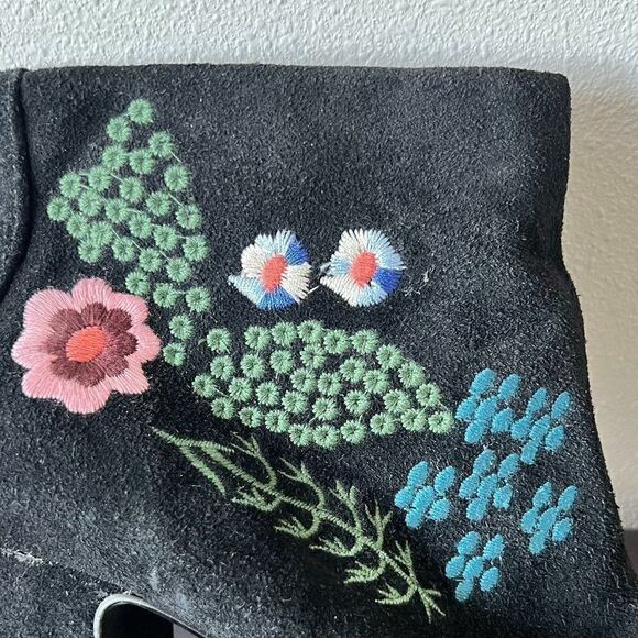 Nanette Lepore "Beverly" Black Suede Boots Floral Embroidery Size 8 - Picture 4 of 9